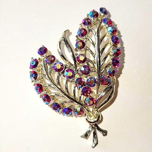 RED AURORA BOREALIS RHINESTONE DOUBLE LEAF BROOCH - Picture 5 of 5